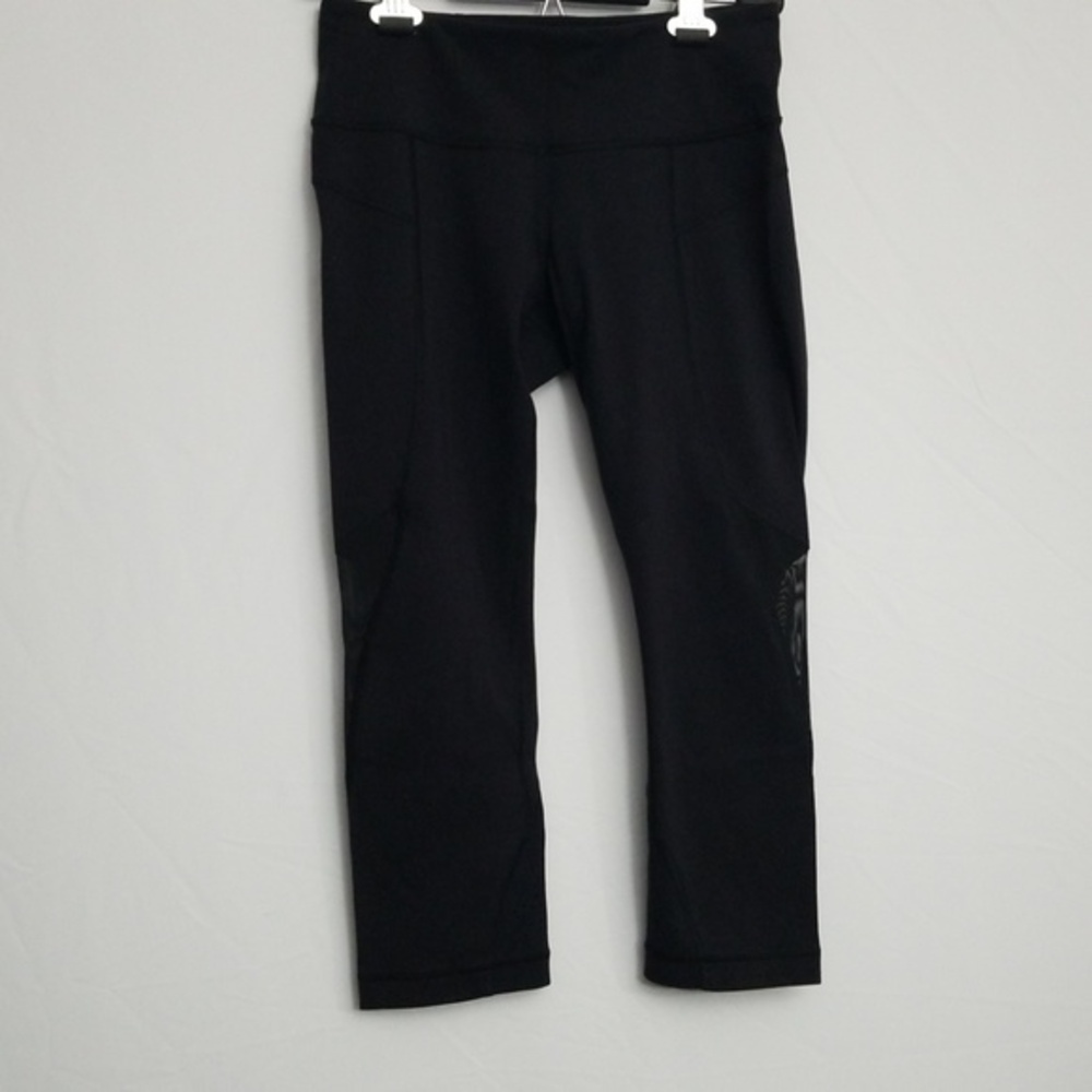 Lululemon Black Mesh Bottom Crops Size 6 EUC